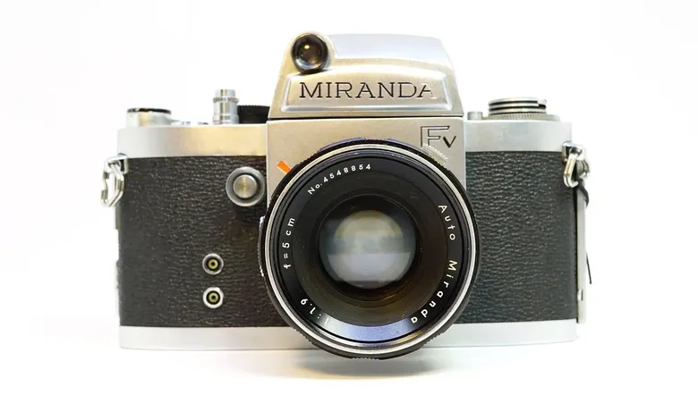 Maraca Camera Brand